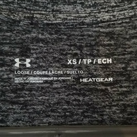 Loose Fit Under Armour Heat Gear T-shirt - Picture 2 of 4